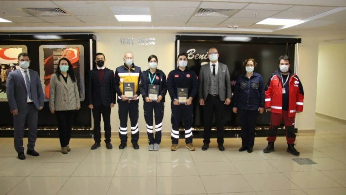 112 Acil Sağlık Hizmetleri İstasyonlarına ödülleri takdim edildi