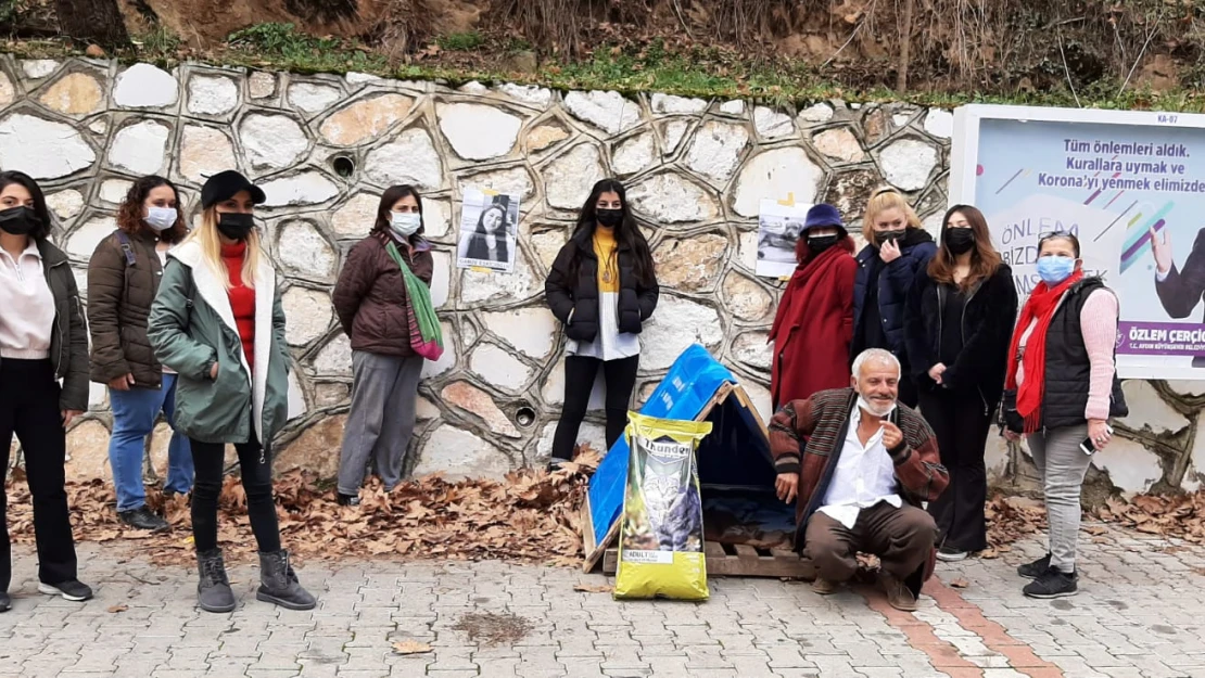 61 yaşında bisiklete bindi, çocuklar gibi sevindi