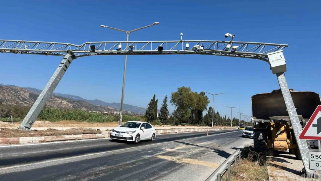 Açık unutulan damper, PTS direğine çarptı