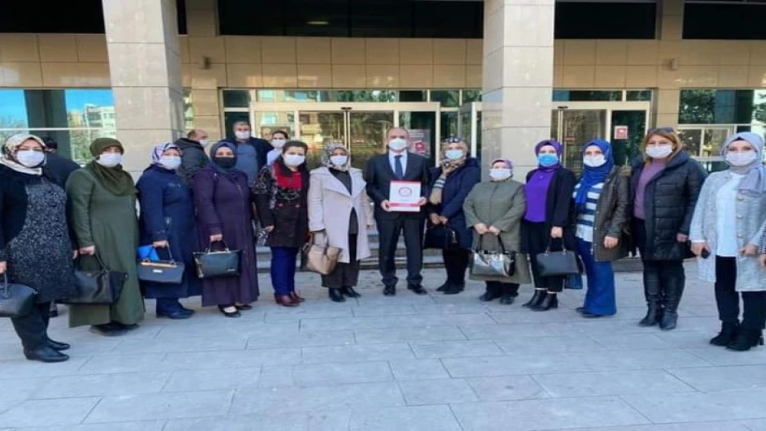AK Parti Kilis İl Başkanı Karataş mazbatasını aldı