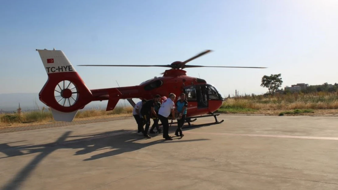 Ambulans helikopterle hastaneye kaldırılan minik Hamit yaşam savaşını kaybetti