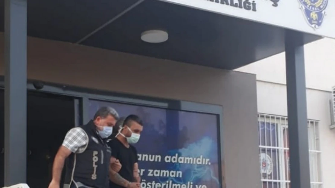 Aranan şahıs bayram ziyaretinde enselendi