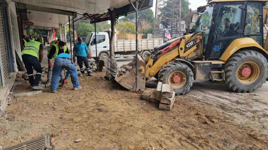 Aydın BŞB'nin Nazilli İstasyon Meydanı'ndaki 2. Etap çalışmaları başladı