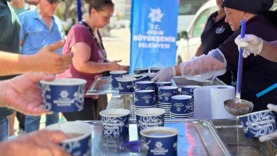 Aydın Büyükşehir Belediyesi'nden vatandaşlara aşure ikramı