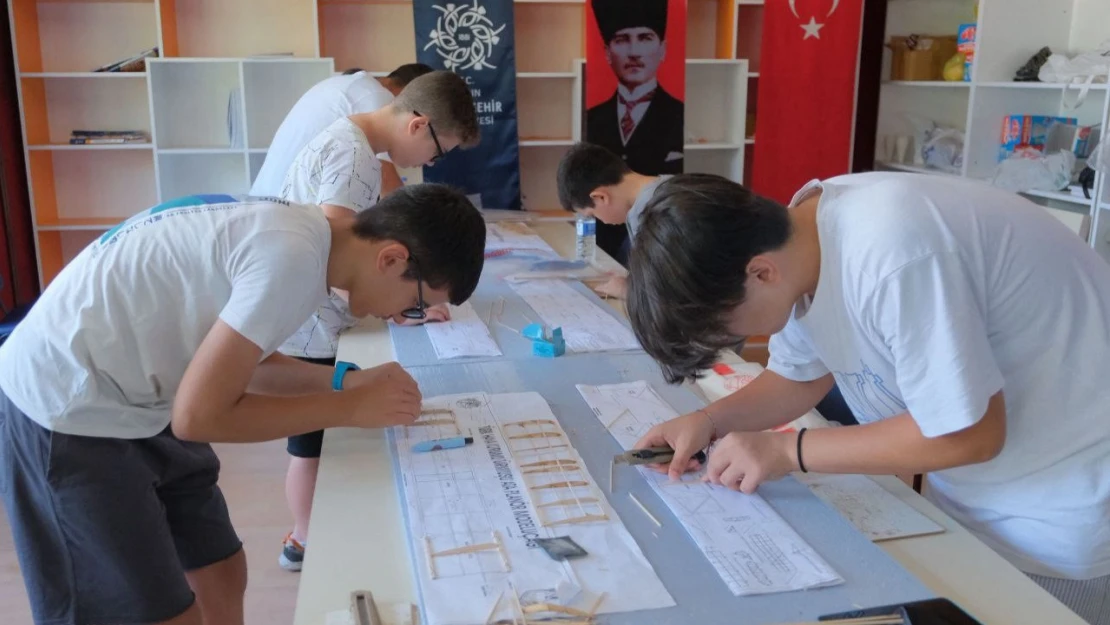 Aydın Büyükşehir Belediyesi'nin model uçak kursları başladı