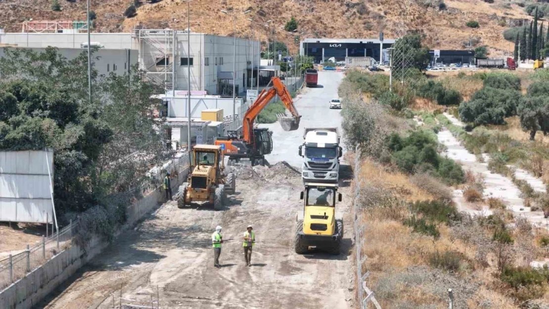 Aydın Büyükşehir Belediyesi Söke'deki yağmur suyu ve kaldırım çalışmaları devam ediyor