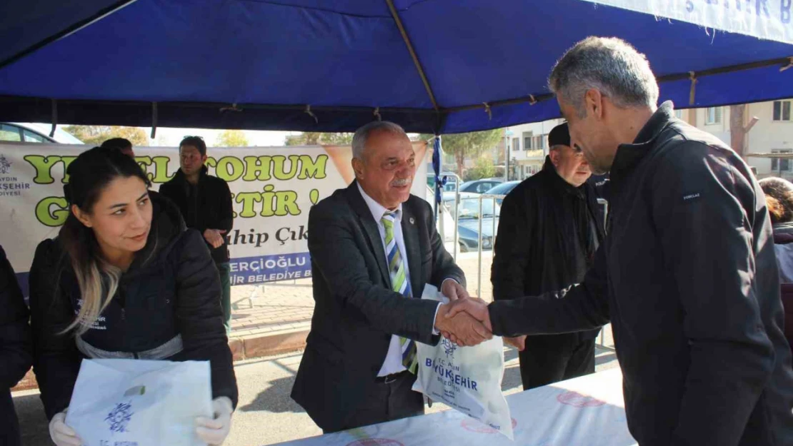 Aydın Büyükşehir'in fidelerine Sultanhisar'da yoğun ilgi