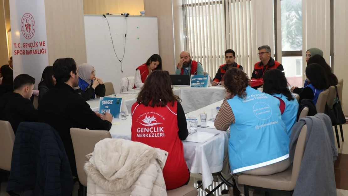 Aydın'da 'Gençlik Politika Belgesi Vizyon Çalıştayı' gerçekleştirildi