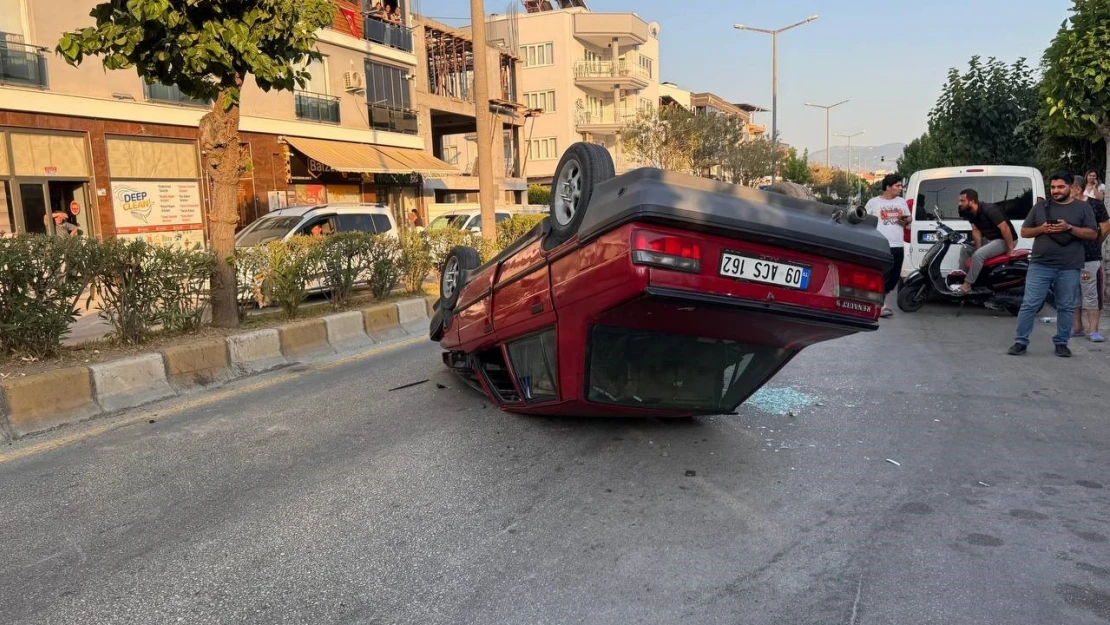 Aydın'da 15 yaşındaki gencin kullandığı otomobil takla attı