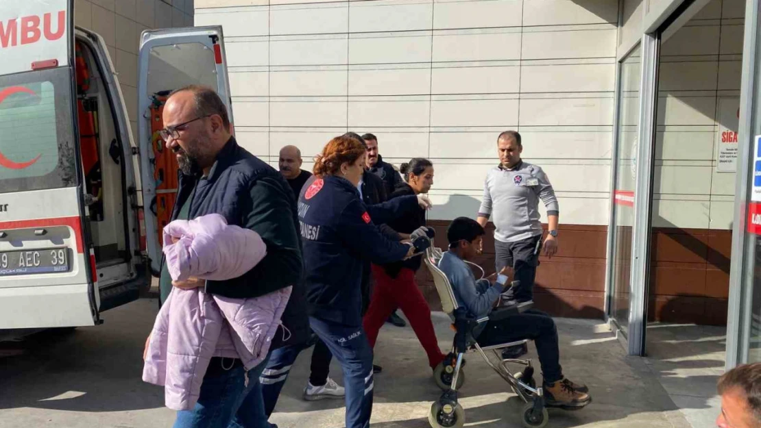 Aydın'da 16 öğrenci 'gıda zehirlenmesi' şüphesiyle hastaneye kaldırıldı.