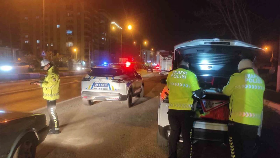 Aydın'da Bölge Trafik Müdürlüğü ekipleri gece boyunca mesai yaptı