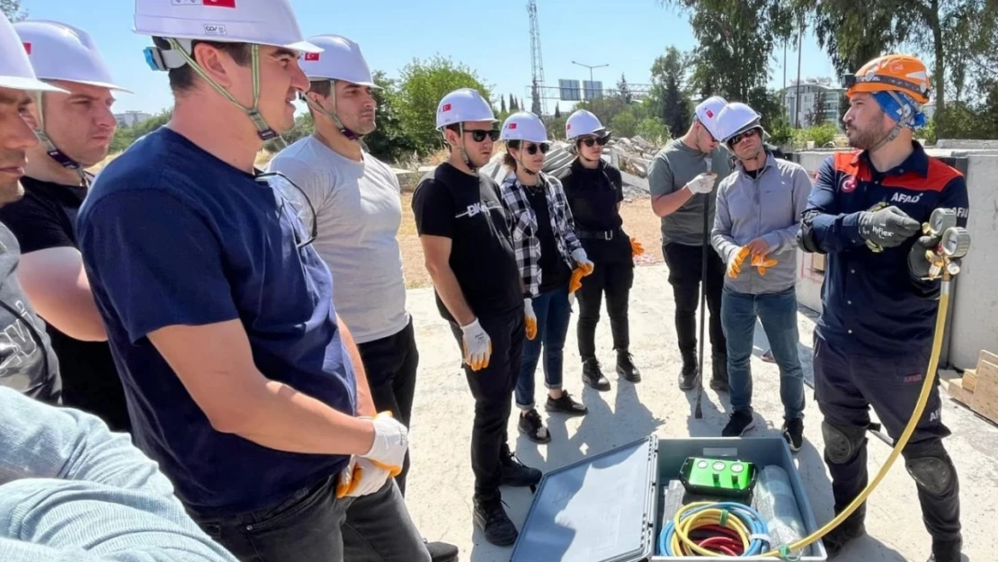 Aydın'da çevik kuvvet personeline deprem arama kurtarma eğitimi verildi