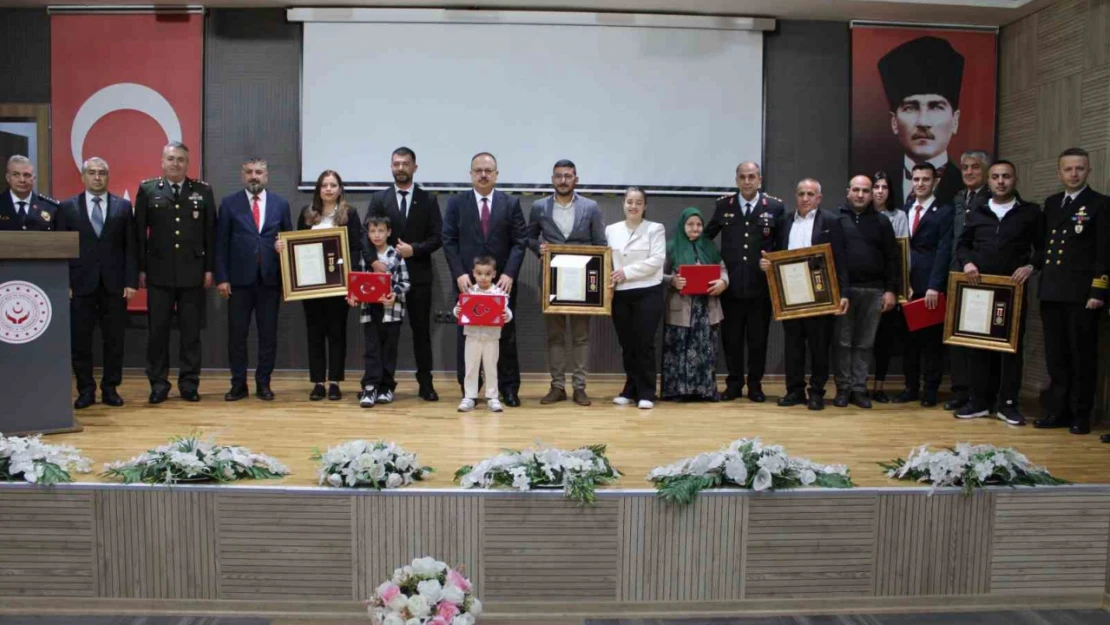 Aydın'da gazi ve şehit yakınlarına Devlet Övünç Madalya Beratı takdim edildi