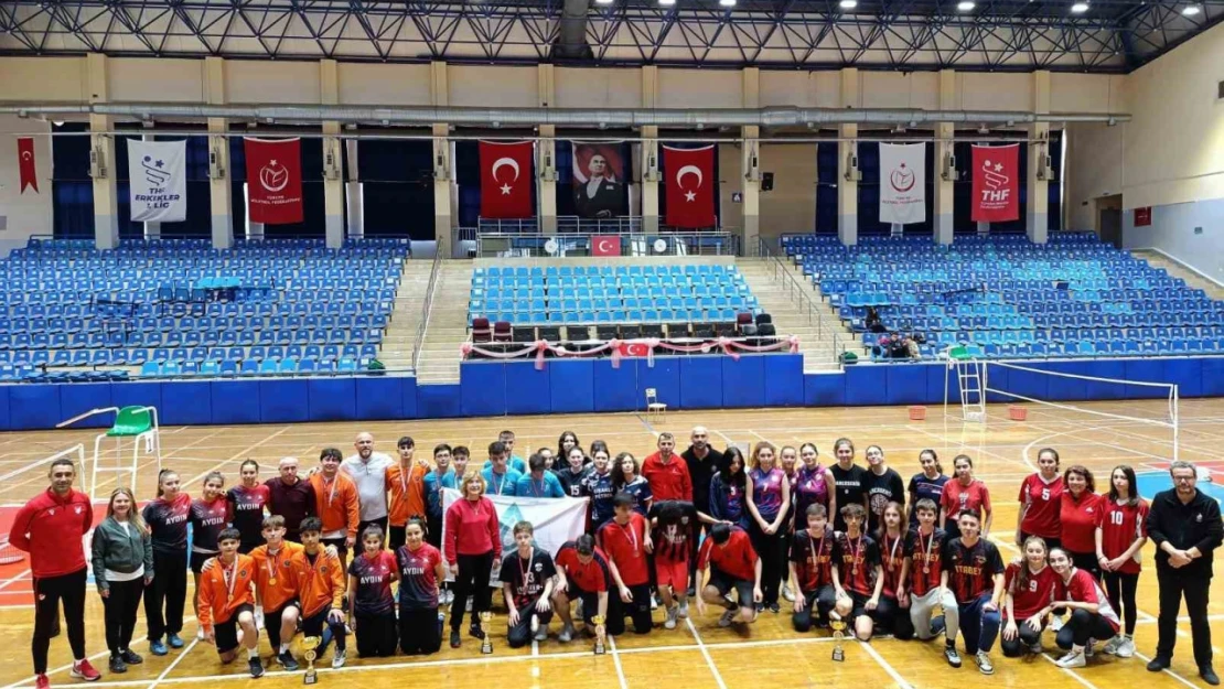 Aydın'da gençler badminton il birinciliği heyecanı yaşandı