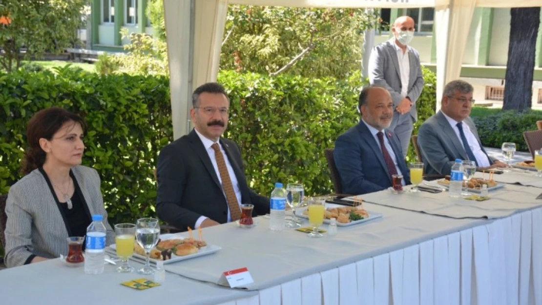 Aydın'da il protokolü bayramlaştı