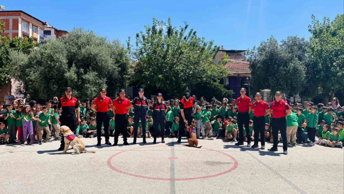 Aydın'da jandarma ekipleri ilkokul öğrencileriyle buluştu