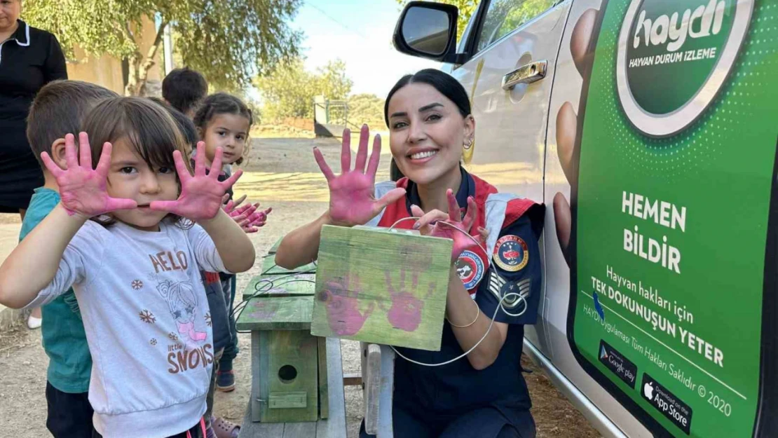 Aydın'da jandarma ekipleri miniklere hayvan sevgisi aşıladı