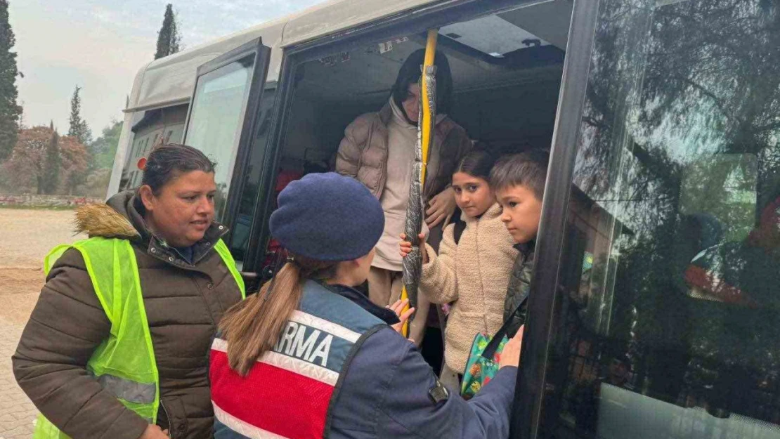 Aydın'da jandarma ekiplerinden okul önü denetimi