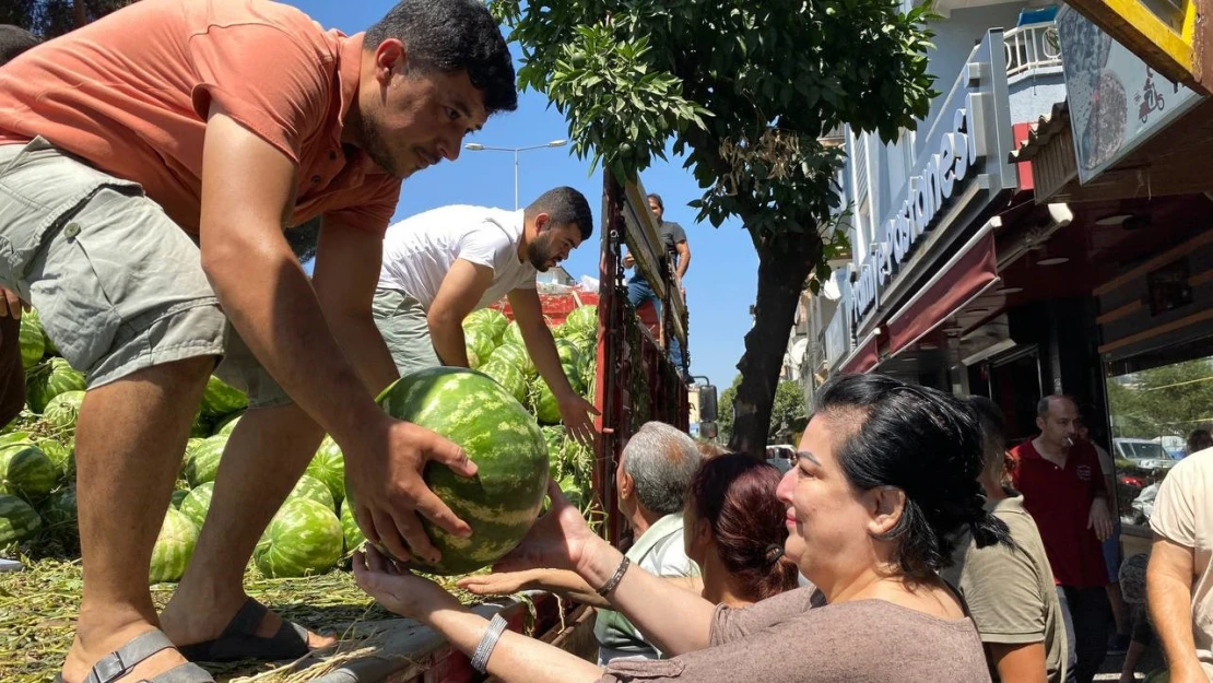 Aydın'da karpuz hayrına vatandaşlar yoğun ilgi gösterdi