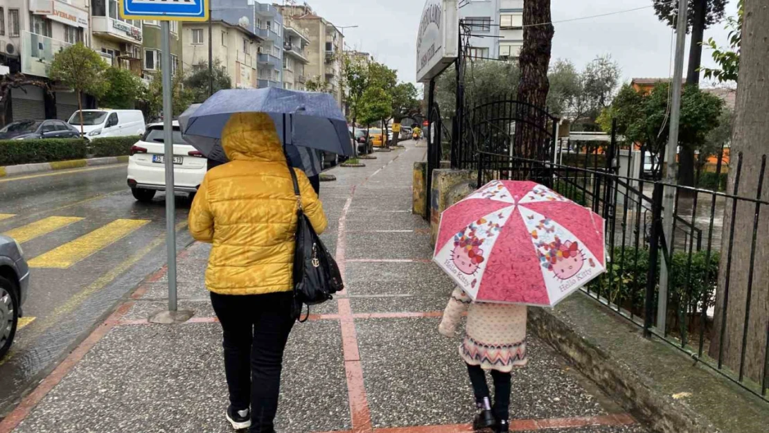 Aydın'da sağanak yağış etkili oluyor