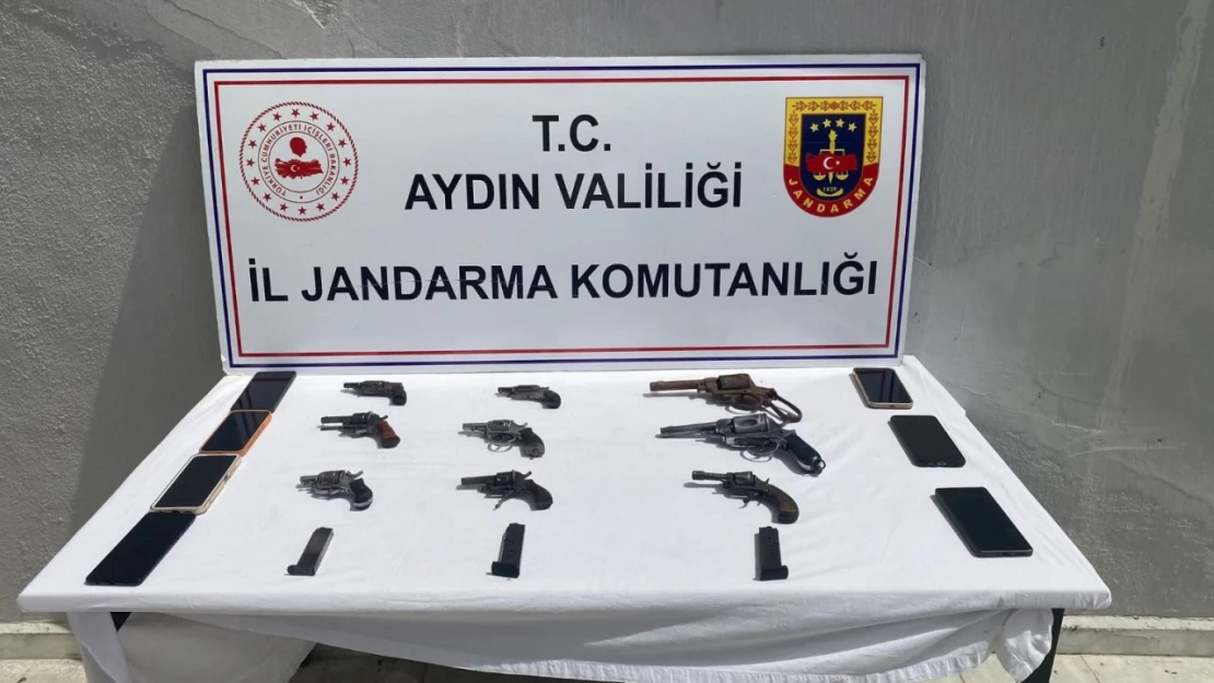 Aydın'da silah ticareti jandarma ekiplerine takıldı