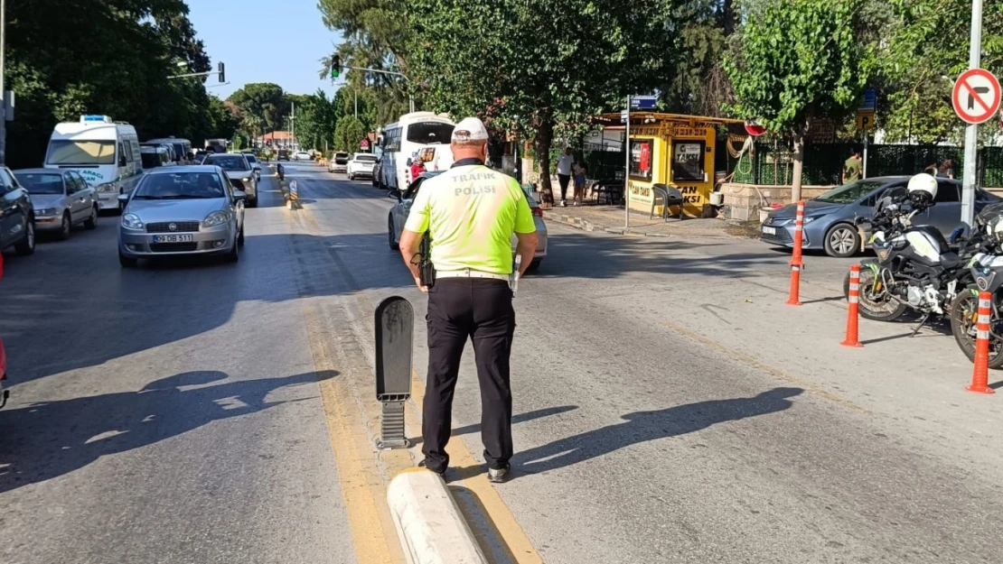 Aydın'da trafik ekiplerinden 'LGS' nöbeti
