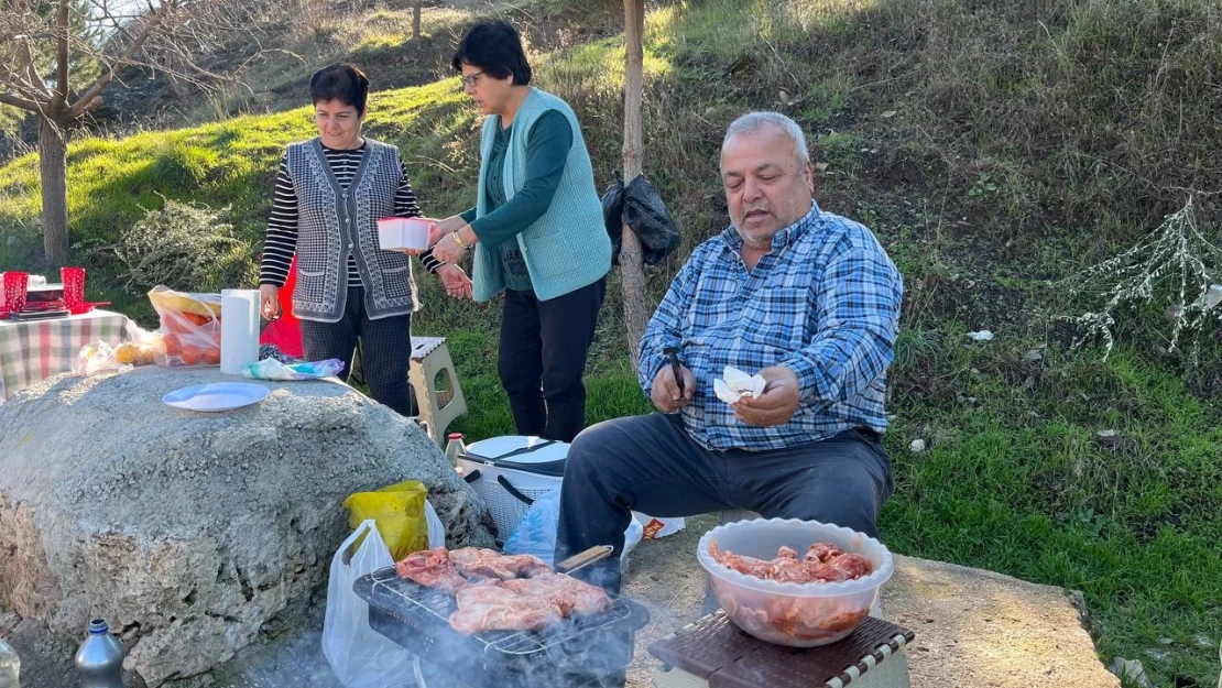 Aydın'da vatandaşlar piknik alanlarına akın etti