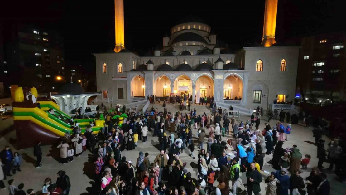 Aydın'da yüzlerce çocuk camide buluştu