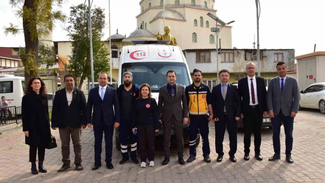 Aydın İl Sağlık Müdürü Eser Acarlar'daki Acil Sağlık Hizmetleri İstasyonu personeli ile bir araya geldi