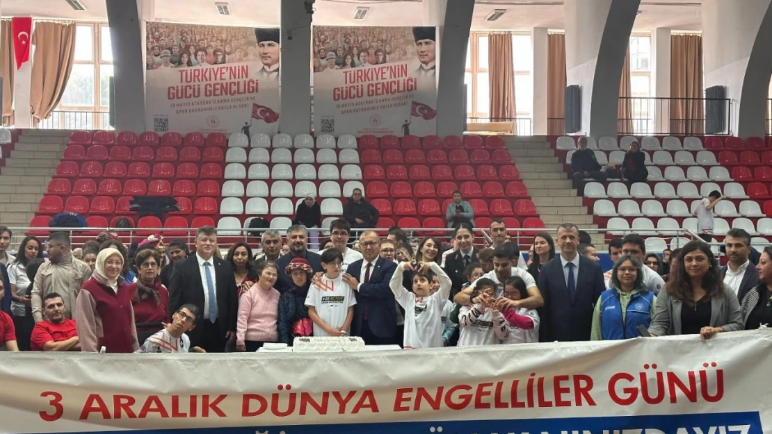 Aydın jandarması, Dünya Engelliler Günü'nde engelli bireyleri unutmadı