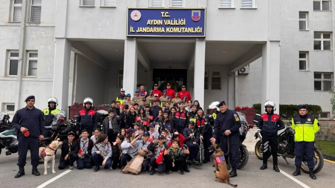 Aydın jandarması minik öğrencileri ağırladı