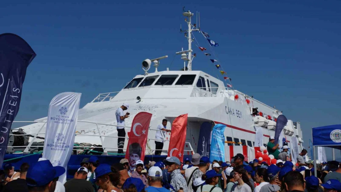 Aydın-Muğla deniz otobüsü seferleri başladı: CHP Lideri Özgür Özel kaptan köşküne geçerek ilk seferin startını verdi