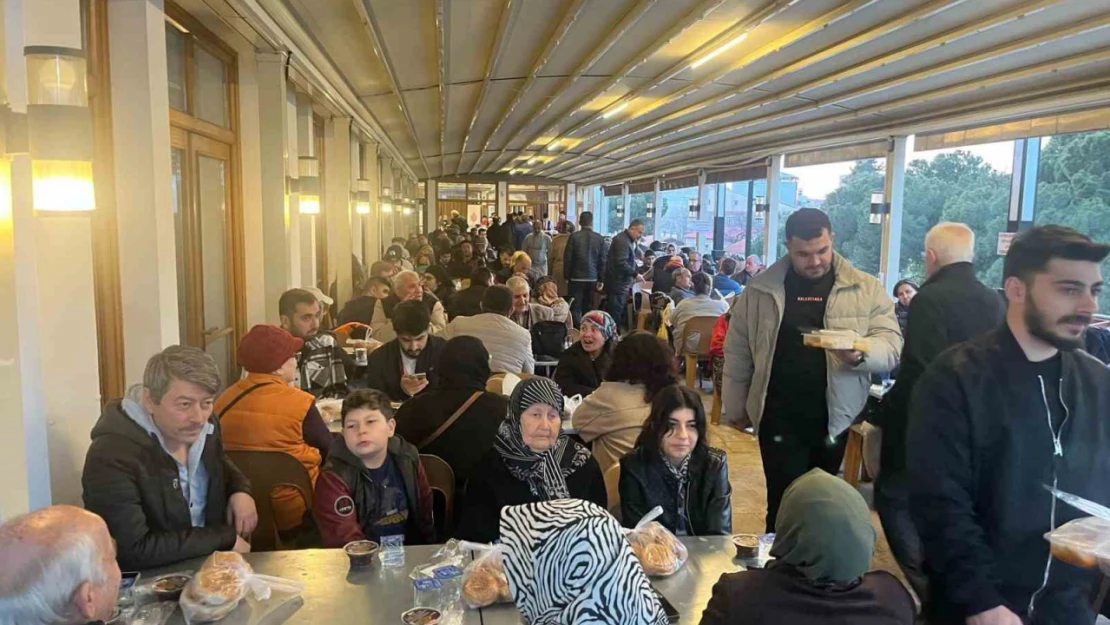 Aydın Vakıflar Bölge Müdürlüğü her gün 3 bin 800 kişiye iftar veriyor