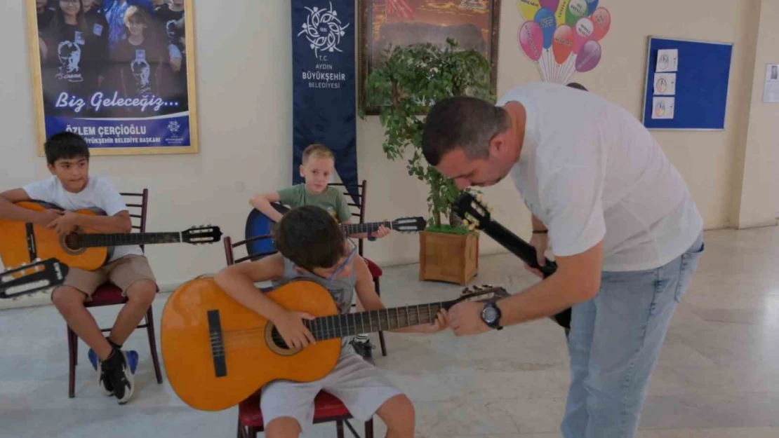 Aydınlı çocuklar yaz tatilini müzikle geçiriyor