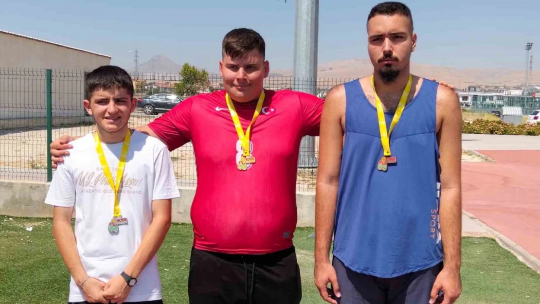 Aydınlı özel sporcular şampiyonada dikkat çekti