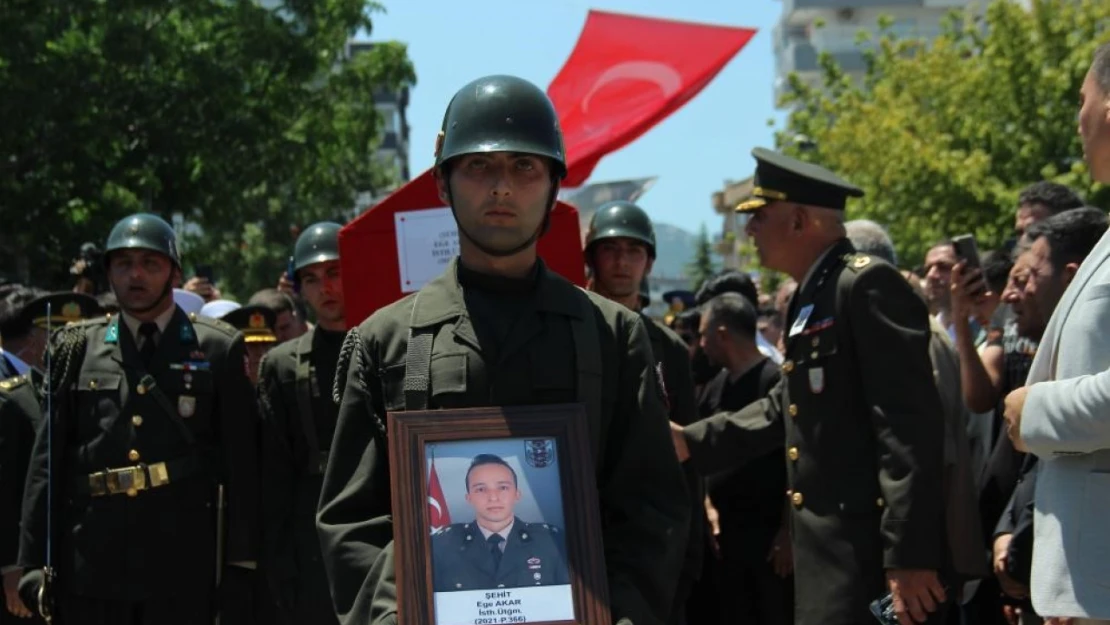 Aydınlı Şehit Üsteğmen Ege Akar, İzmir'de dualarla son yolculuğuna uğurladı
