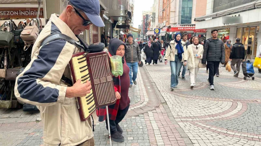 Aydınlılara müzik ziyafeti sunuyor