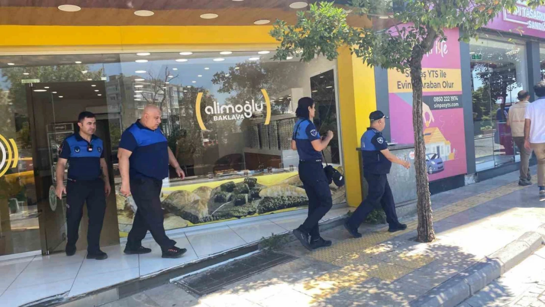 Baklavacıdaki fare görüntüsü mide bulandırdı