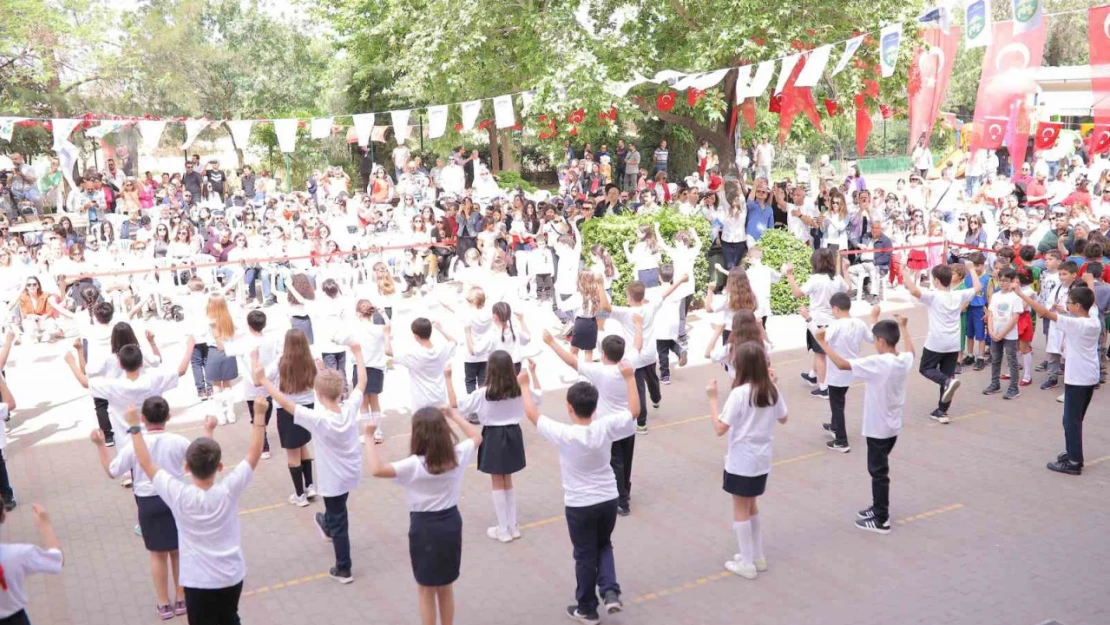 Başak Koleji'nde öğrenciler 23 Nisan coşkusunu velileri ile birlikte yaşadı