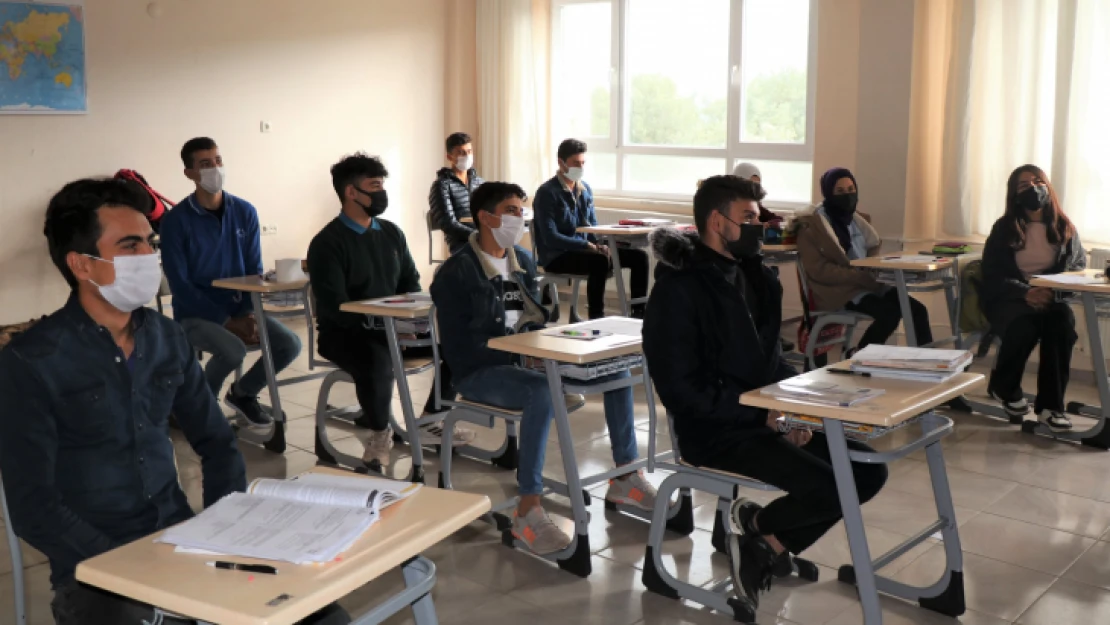 Başkan Altıntaş, öğrencilerle bir araya geldi