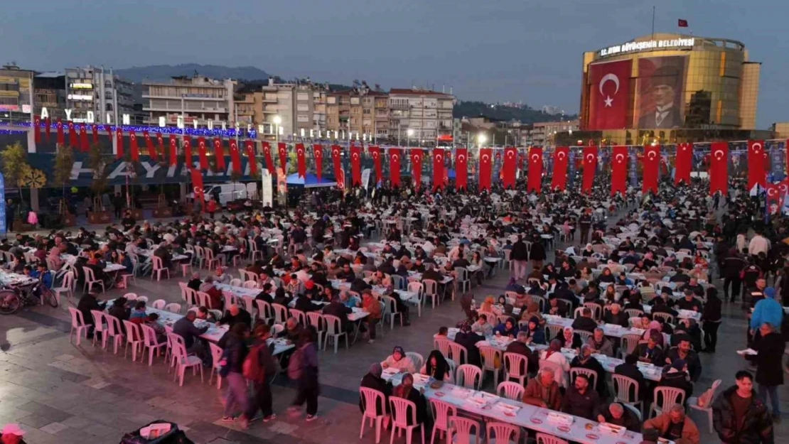 Başkan Çerçioğlu, iftarda vatandaşlarla buluştu