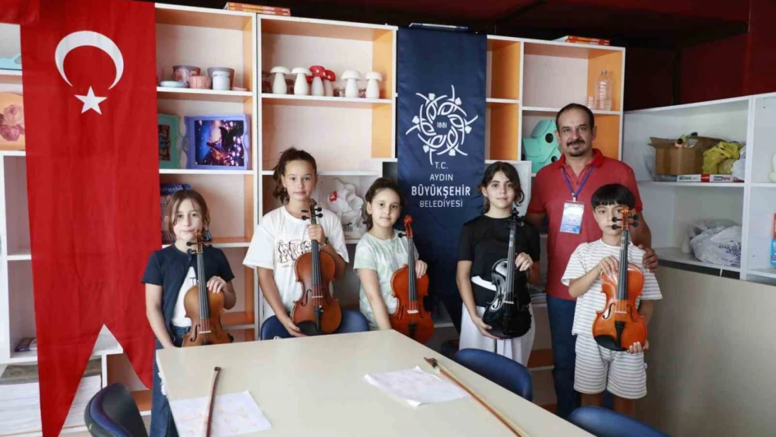 Başkan Çerçioğlu ile Aydınlı minikler keman öğreniyor