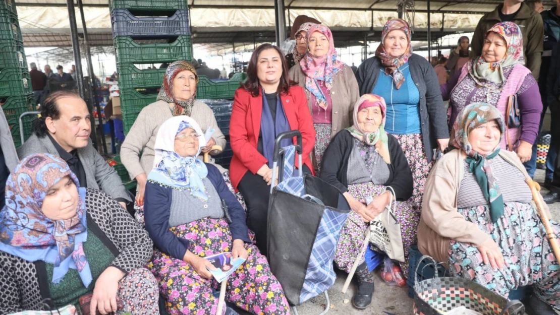 Başkan Çerçioğlu Karpuzlu pazarında vatandaşlarla buluştu