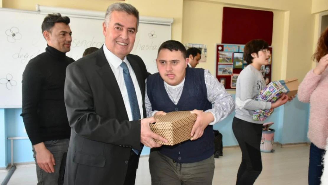 Başkan Erol'dan down sendromlu çocuklara sürpriz