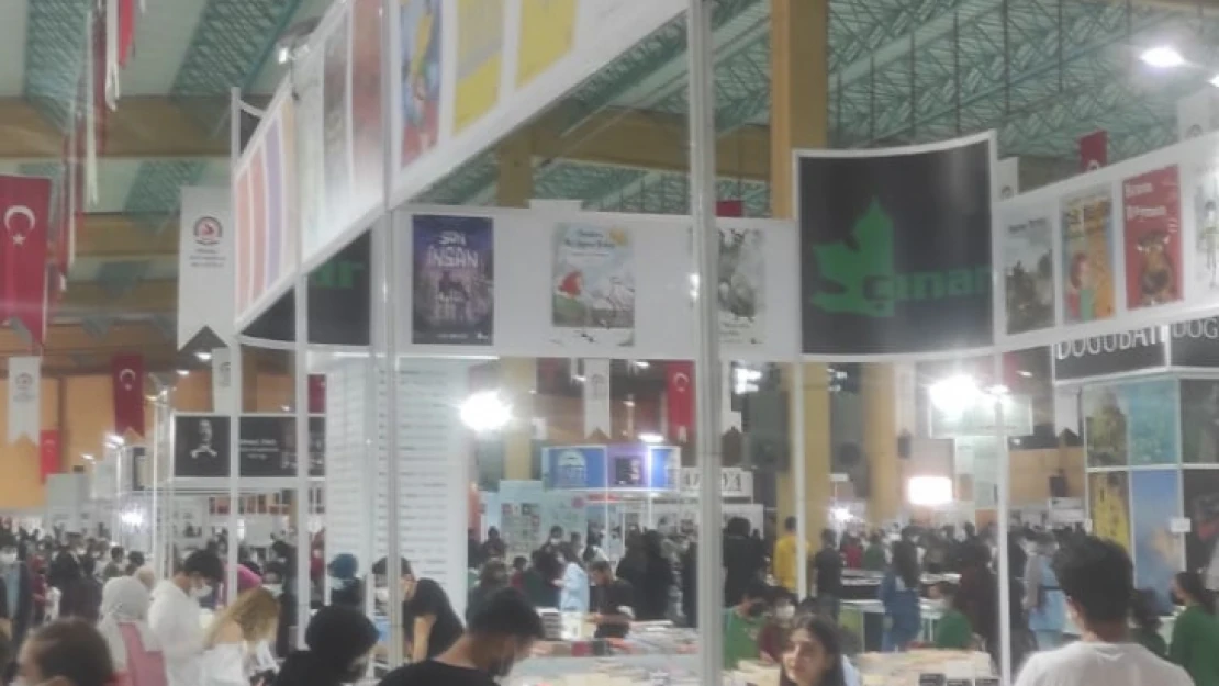 Başkan Erol'dan öğrencilere kitap fuarı etkinliği