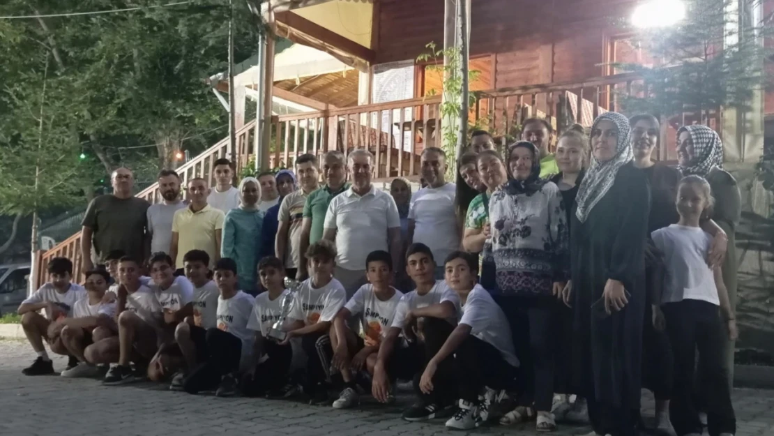 Başkan Erol şampiyon sporcuları ağırladı