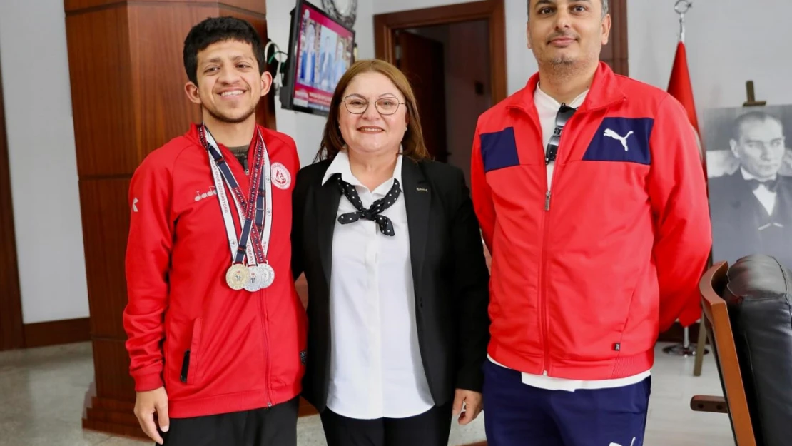 Başkan Gençay genç sporcuları ağırladı