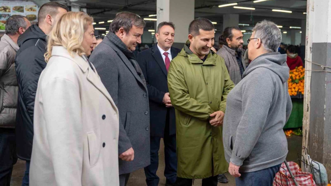 Başkan Günel kapalı pazar yerinde esnaf ve vatandaşlarla buluştu