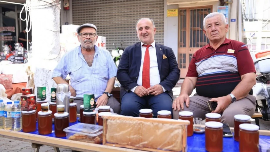 Başkan Kaya, Cuma Pazarında vatandaşlarla buluştu