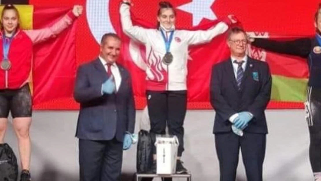 Başkan Özcan, Avrupa Şampiyonu Burcu'yu tebrik etti